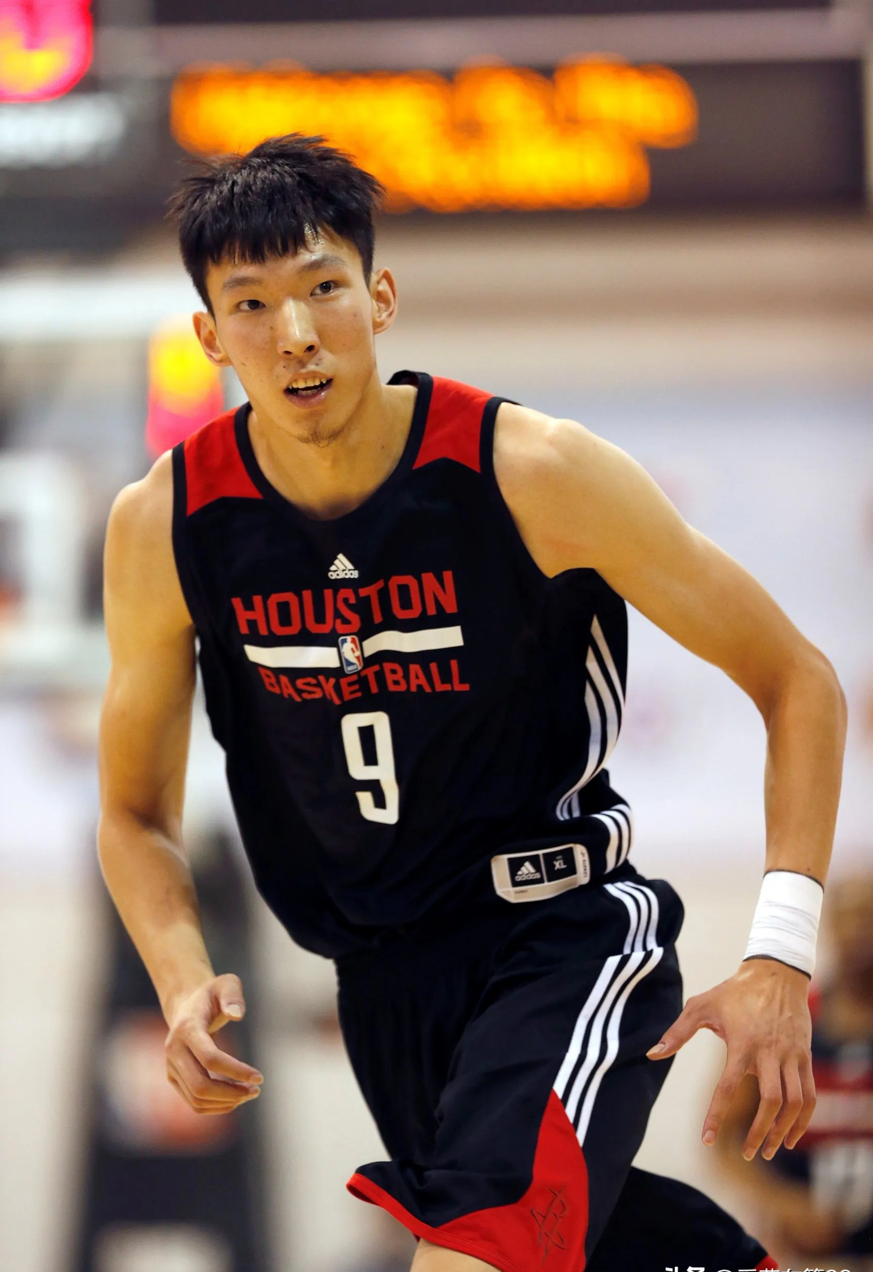 包含广厦男篮转会期复出首秀，志在欧冠名次提升，引发热议，纪律约束更严格的词条