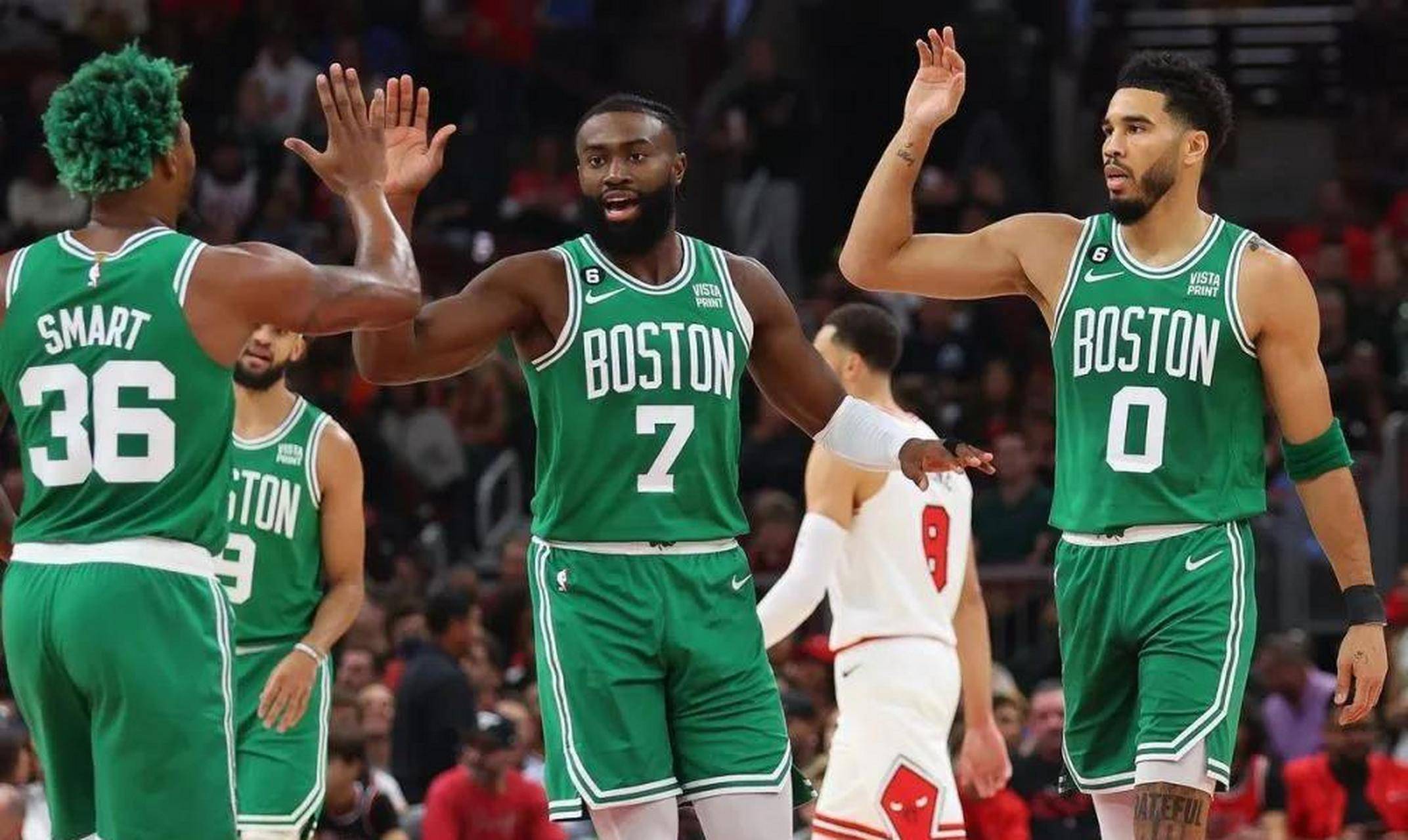 包含赛后NBA总决赛焦点战；波士顿凯尔特人刷新队史纪录；悬念犹存；轮换策略成焦点的词条