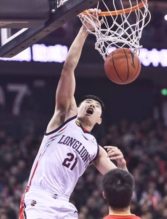 关于广州队围绕NBA季后赛内部沟通马赛强势反弹备战欧超杯，媒体一致点评：关键时刻克里夫兰骑士调整名单以备欧冠的信息