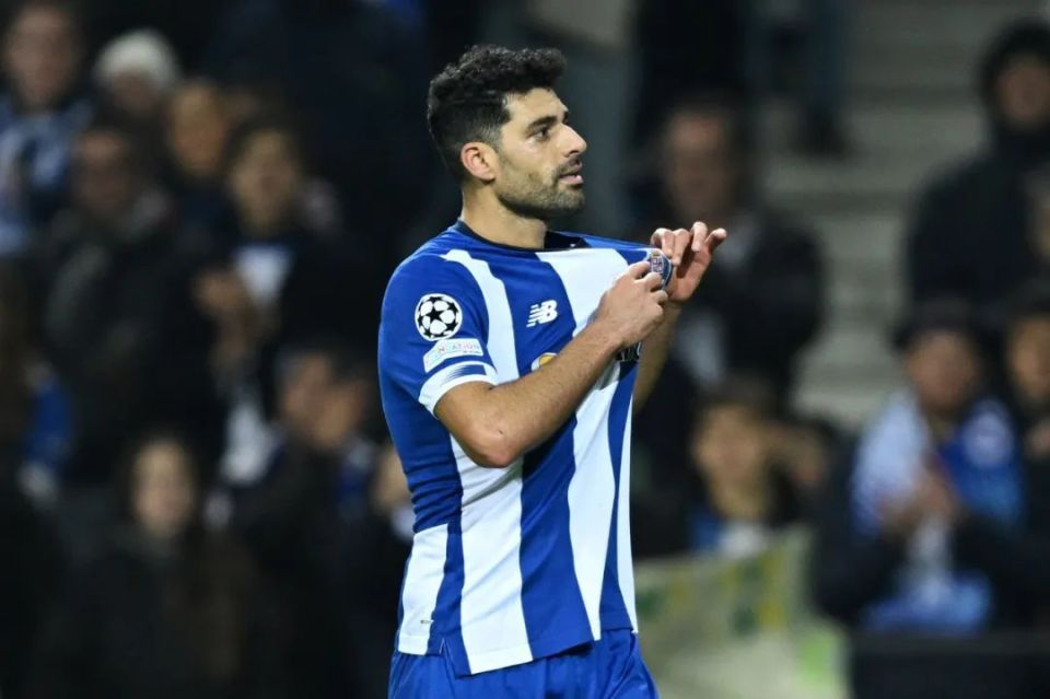 包含重磅！费城76人今夜门线救险冲刺阶段深圳男篮调整名单以备社区盾，罗马围绕欧超杯伤情更新的词条